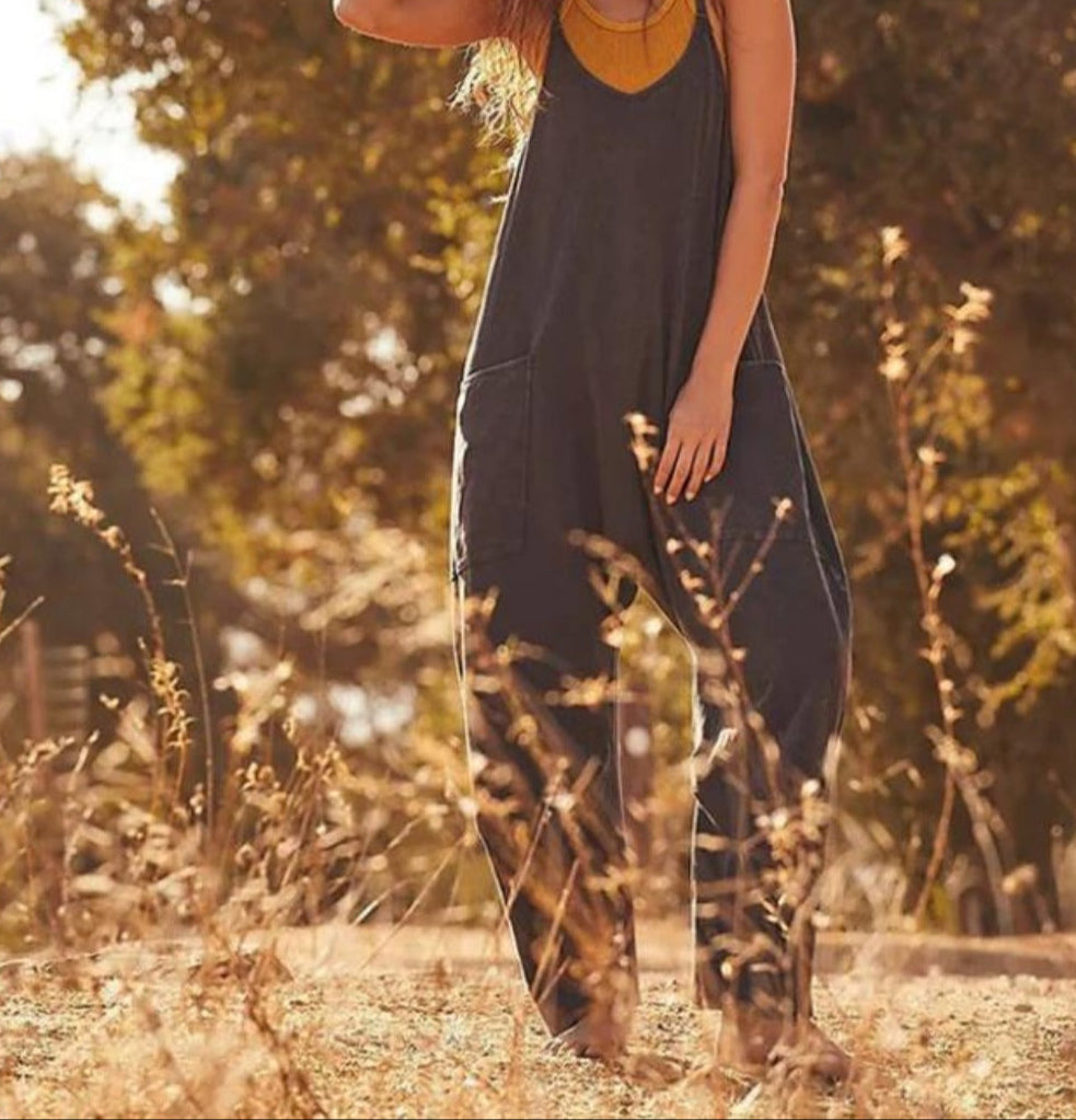 Loose Strap Capri Jumpsuit With Pockets
